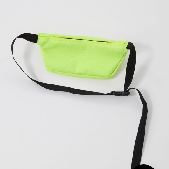 🎉Host Pick🎉Levis Neon yellow sling bag - Picture 2 of 6